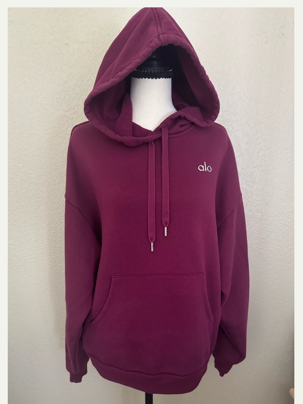 ALO Yoga Accolade Hoodie in Wild Berry. Small